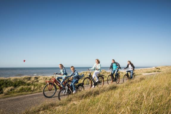 Familie fährt Fahrrad | Résidence Wijngaerde